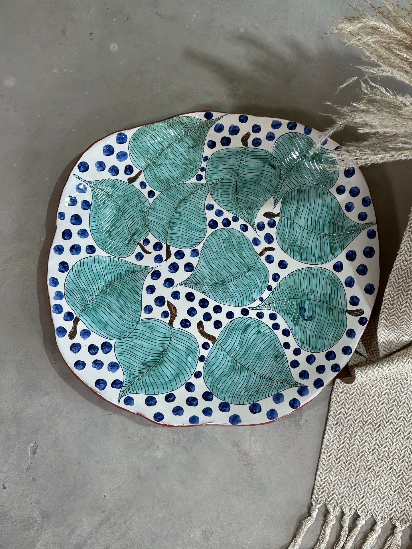 Oasis Home Decor Collection - Green Leaves and blue dots plate