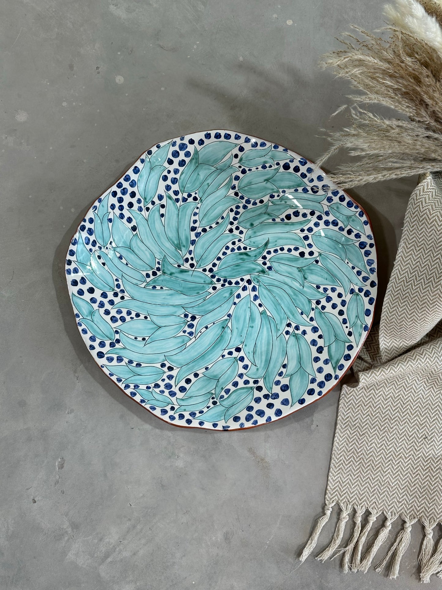 Oasis Home Decor Collection - Lillies with Dots Plate