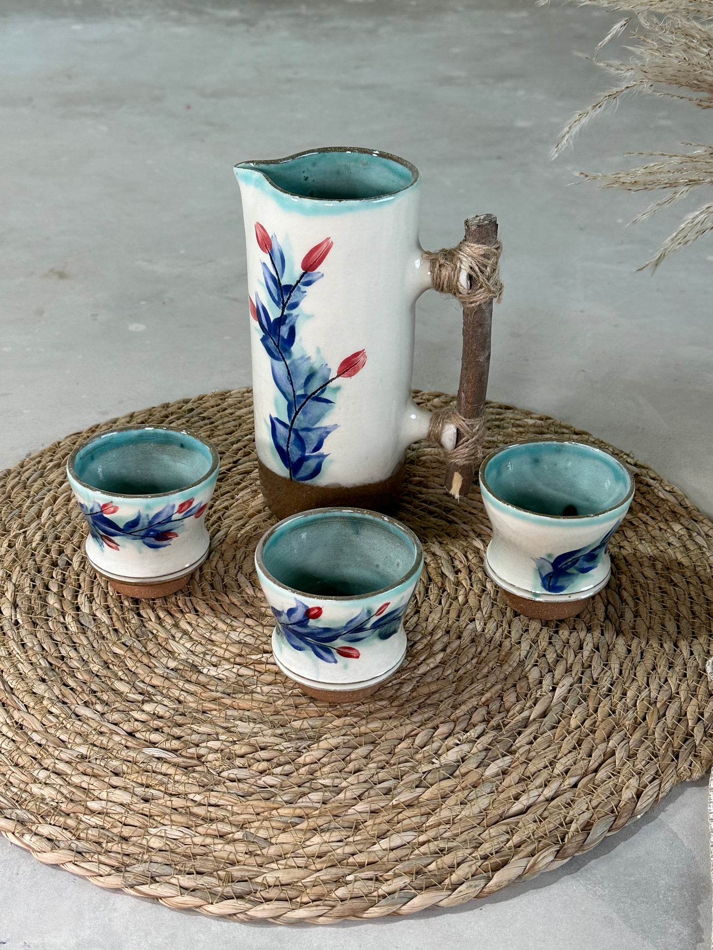 Oasis Tableware Collection - Pitcher with wooden hand & Cups